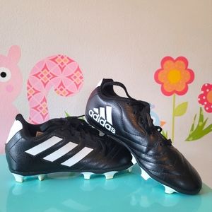 Adidas soccer cleats Y1